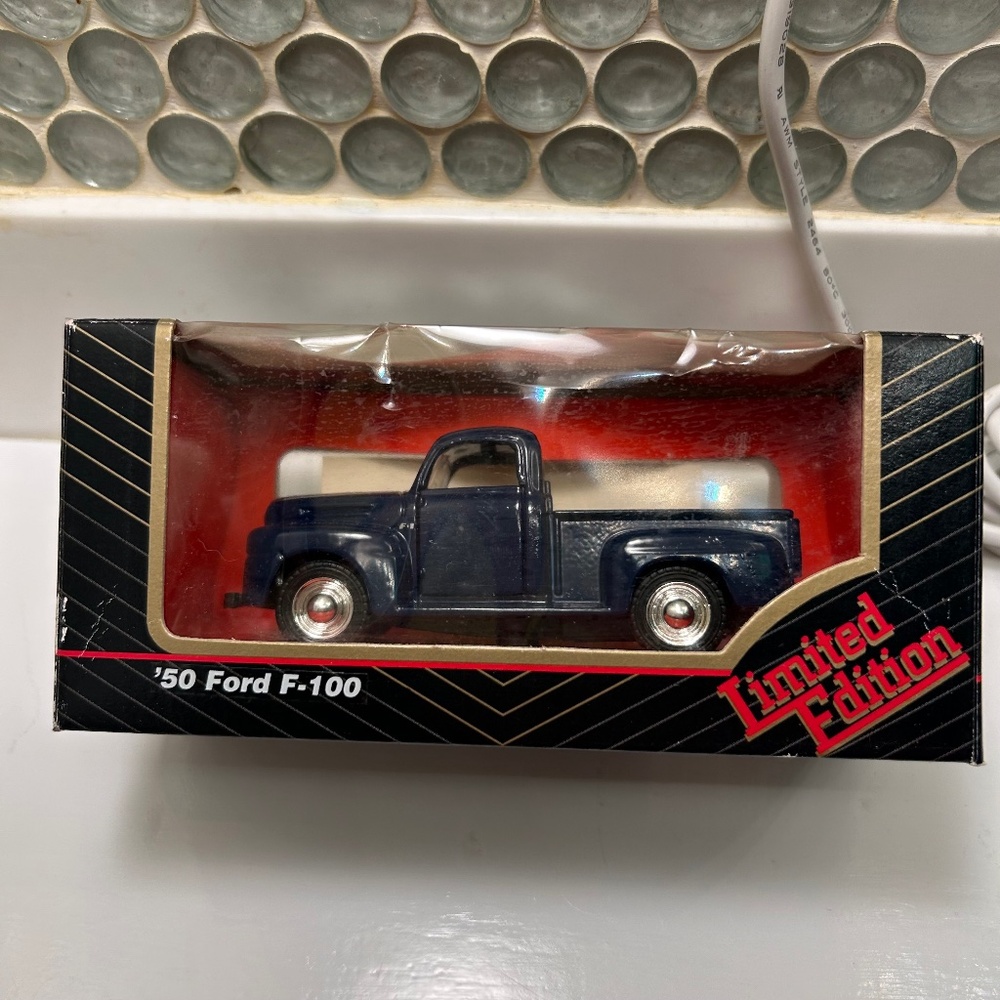 1:36 Scale Limited Edition 1950 Ford F-100 Pickup Truck Diecast Toy. New in Box